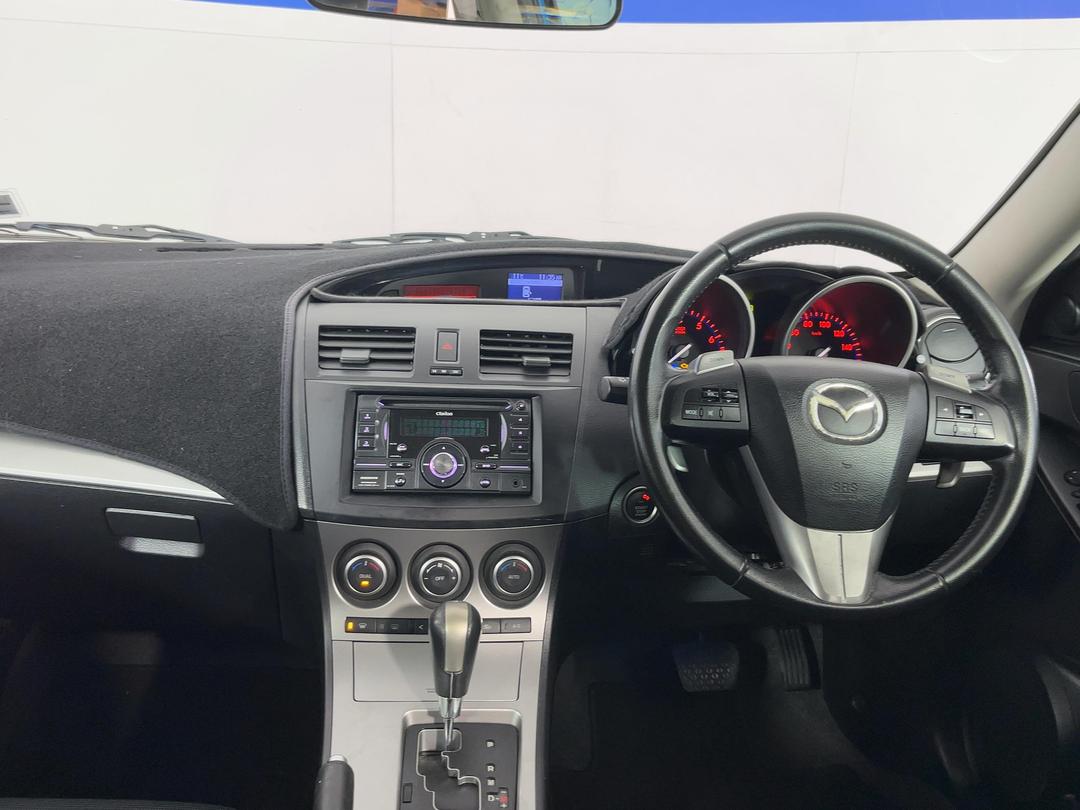 Photo '17' of Mazda Axela
