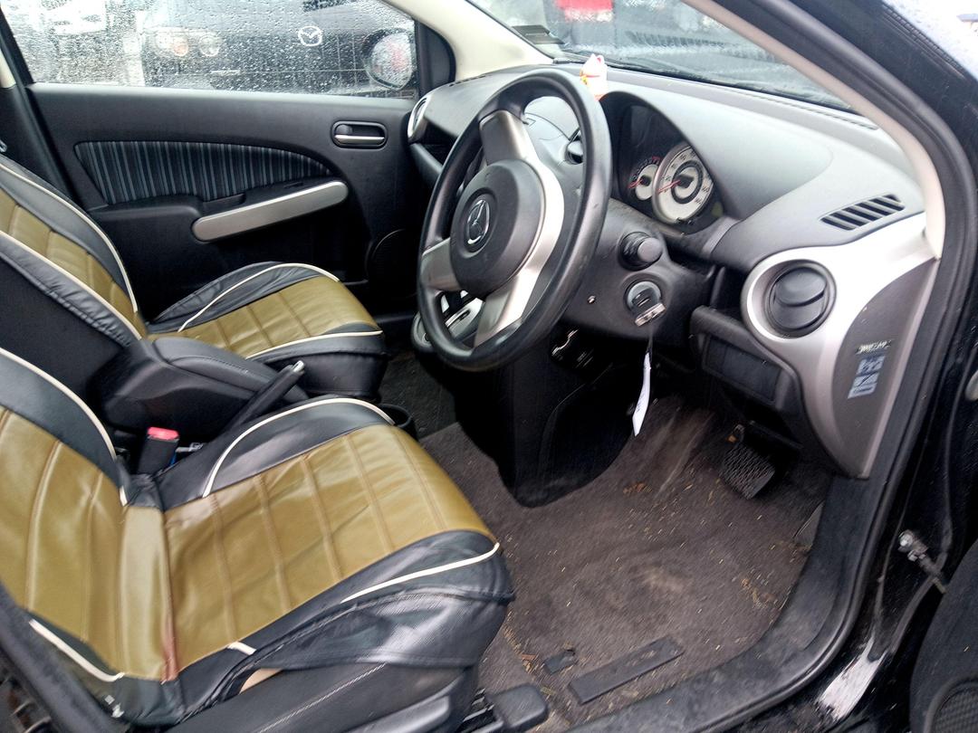 Photo '11' of Mazda Demio