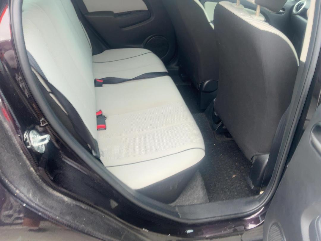 Photo '7' of Mazda Demio