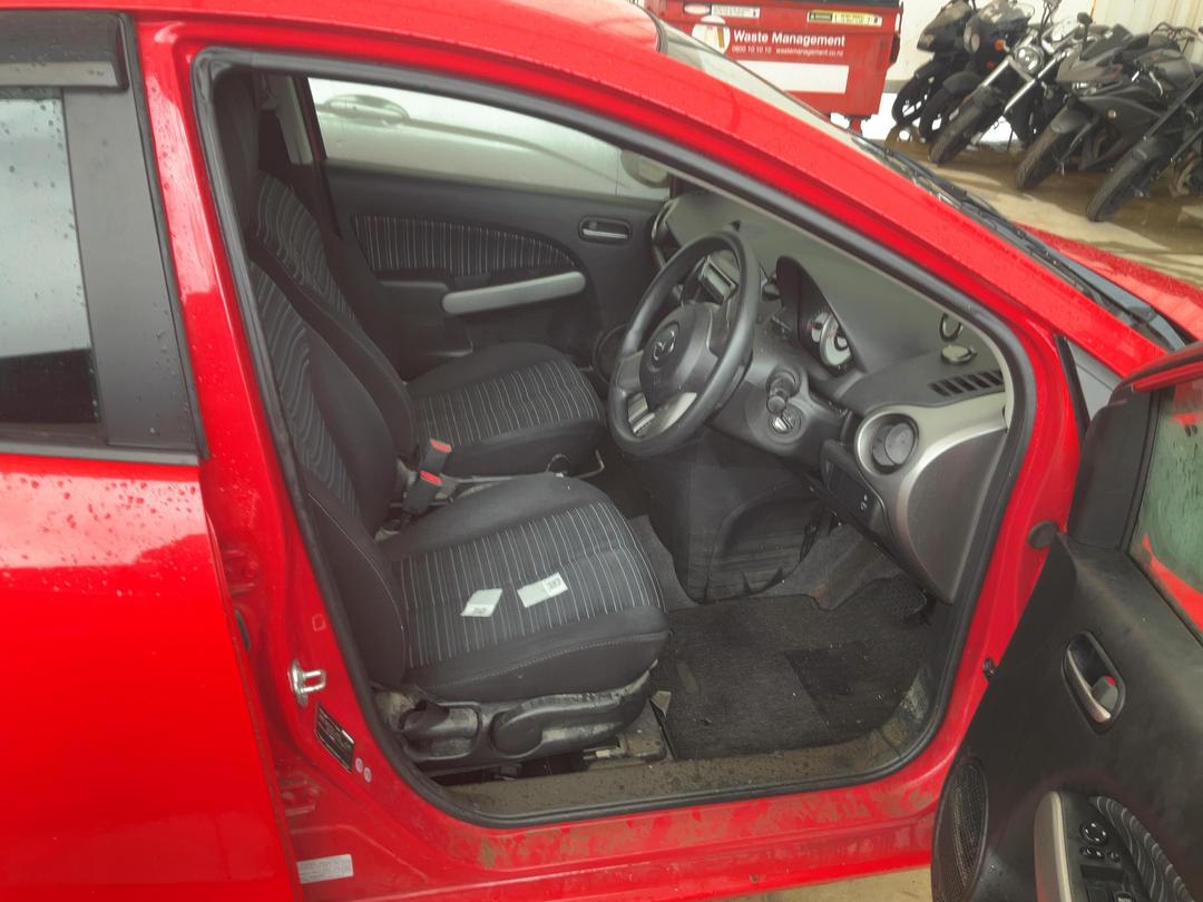 Photo '7' of Mazda Demio