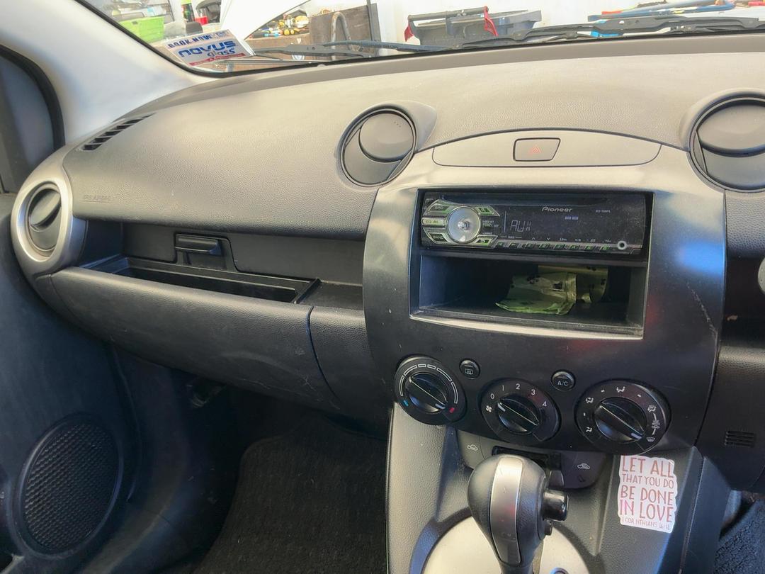 Photo '16' of Mazda Demio