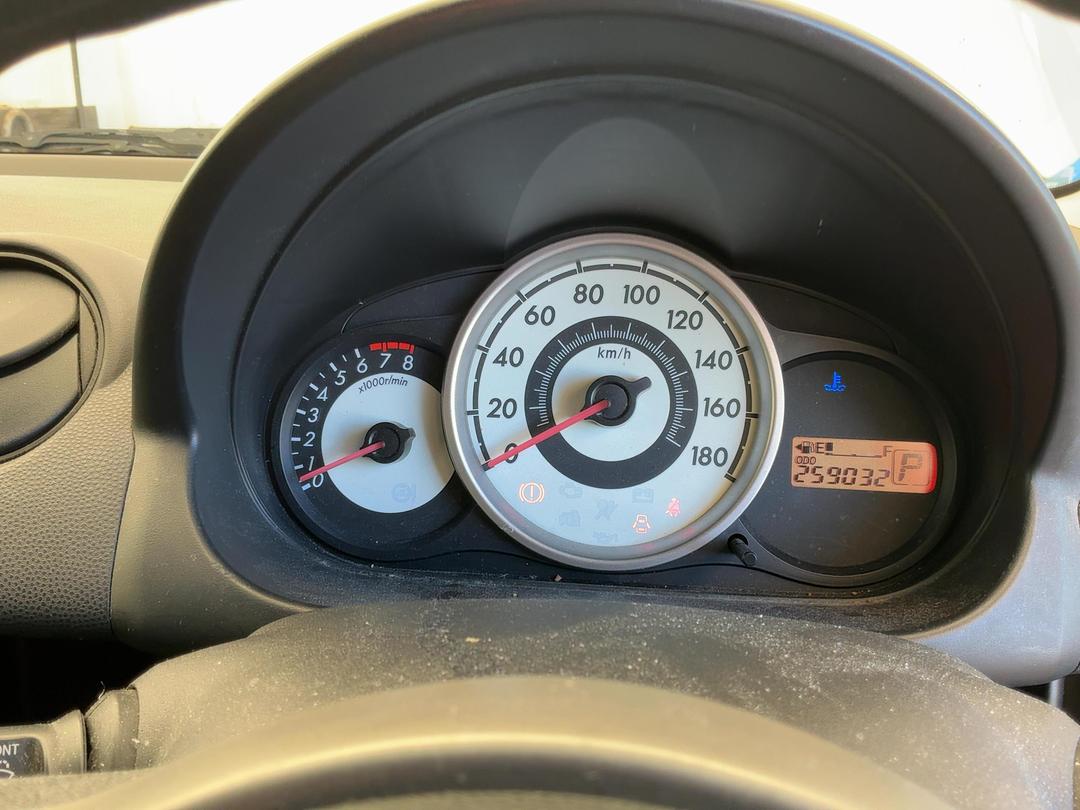 Photo '14' of Mazda Demio