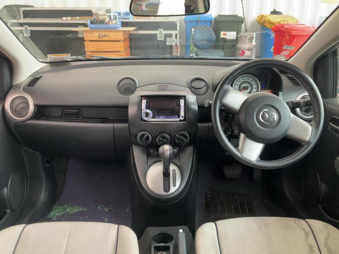 Photo '14' of Mazda Demio Photo '14' of Mazda Demio