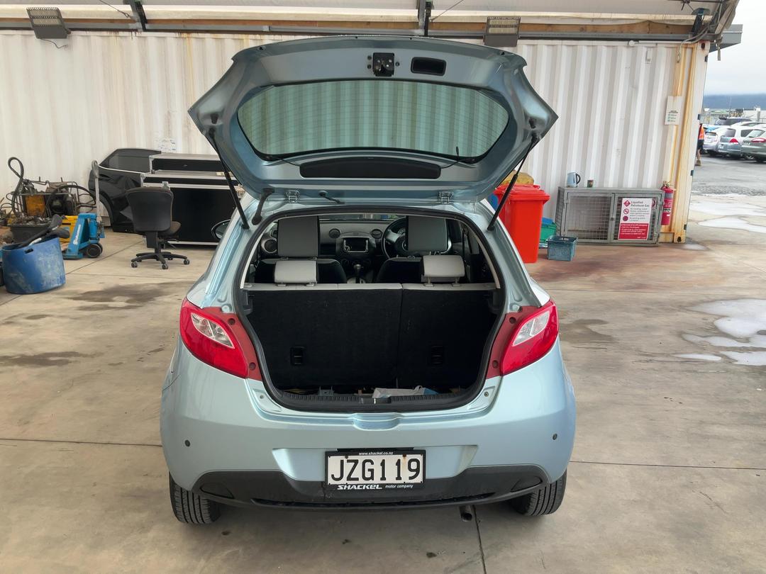 Photo '18' of Mazda Demio Photo '18' of Mazda Demio