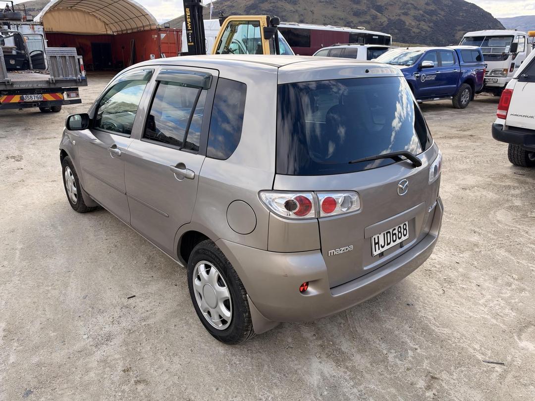 Photo '6' of Mazda Demio Photo '6' of Mazda Demio