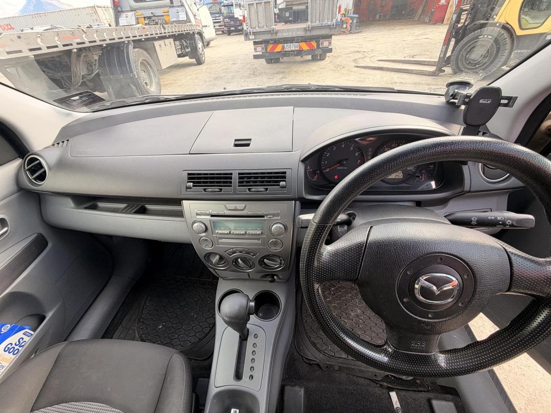 Photo '10' of Mazda Demio Photo '10' of Mazda Demio