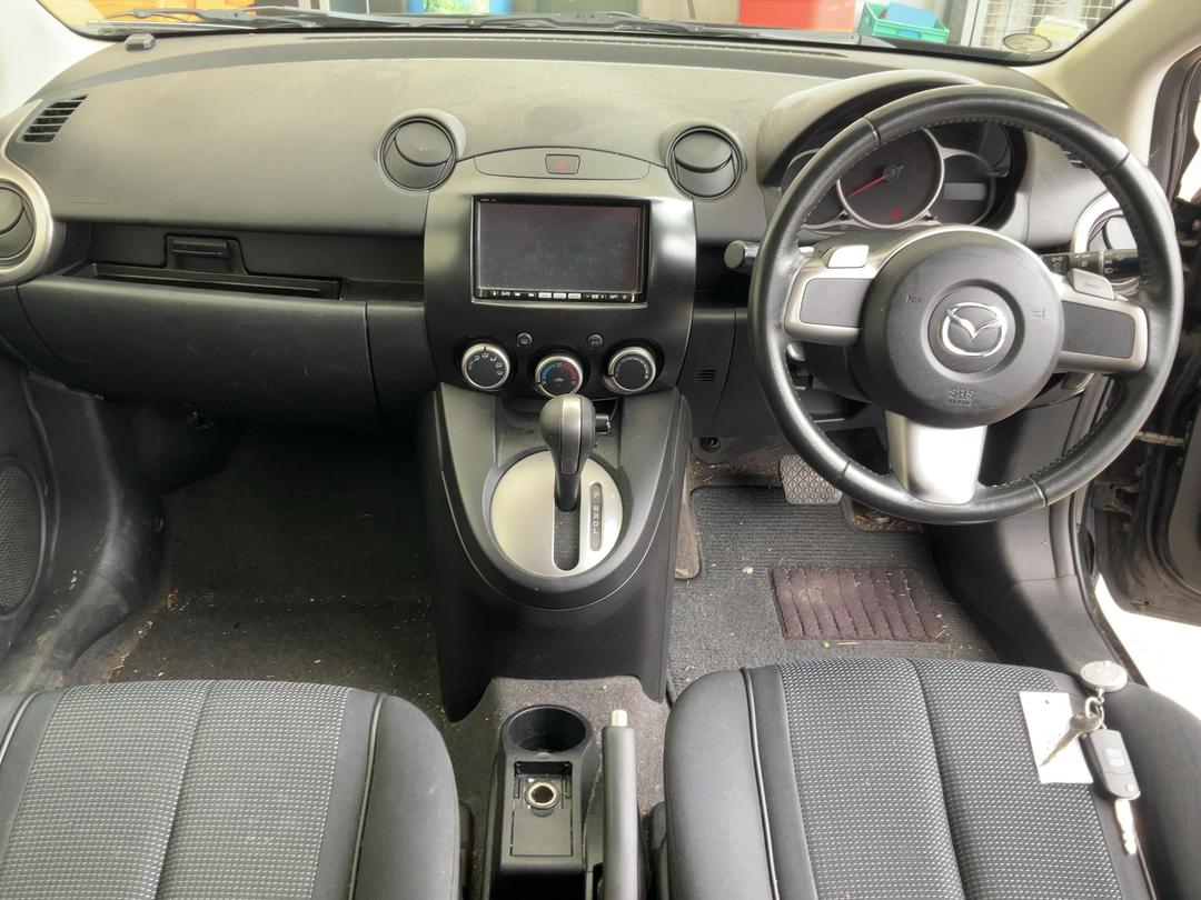 Photo '16' of Mazda Demio Photo '16' of Mazda Demio