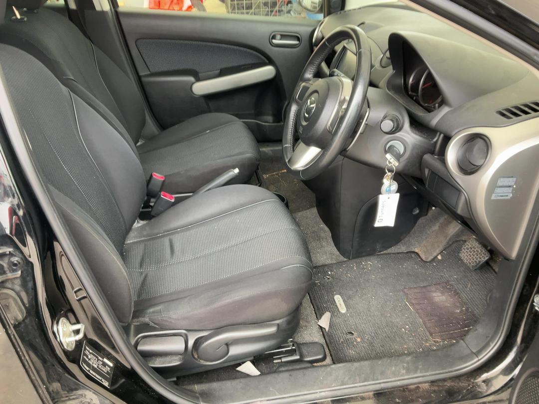 Photo '18' of Mazda Demio Photo '18' of Mazda Demio