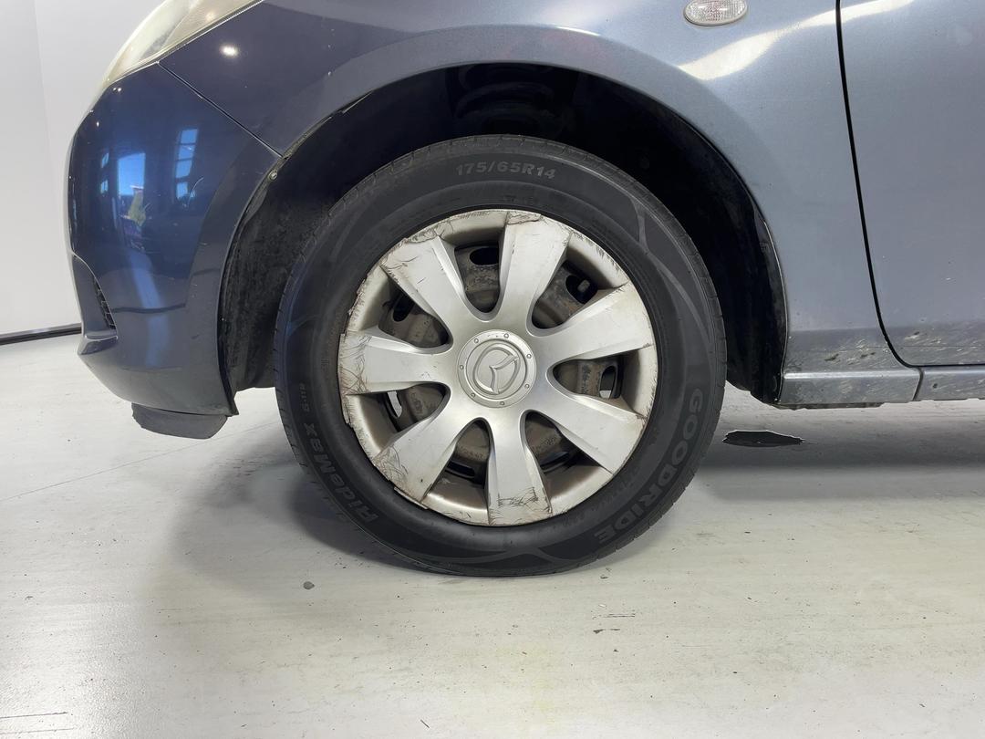 Photo '8' of Mazda Demio
