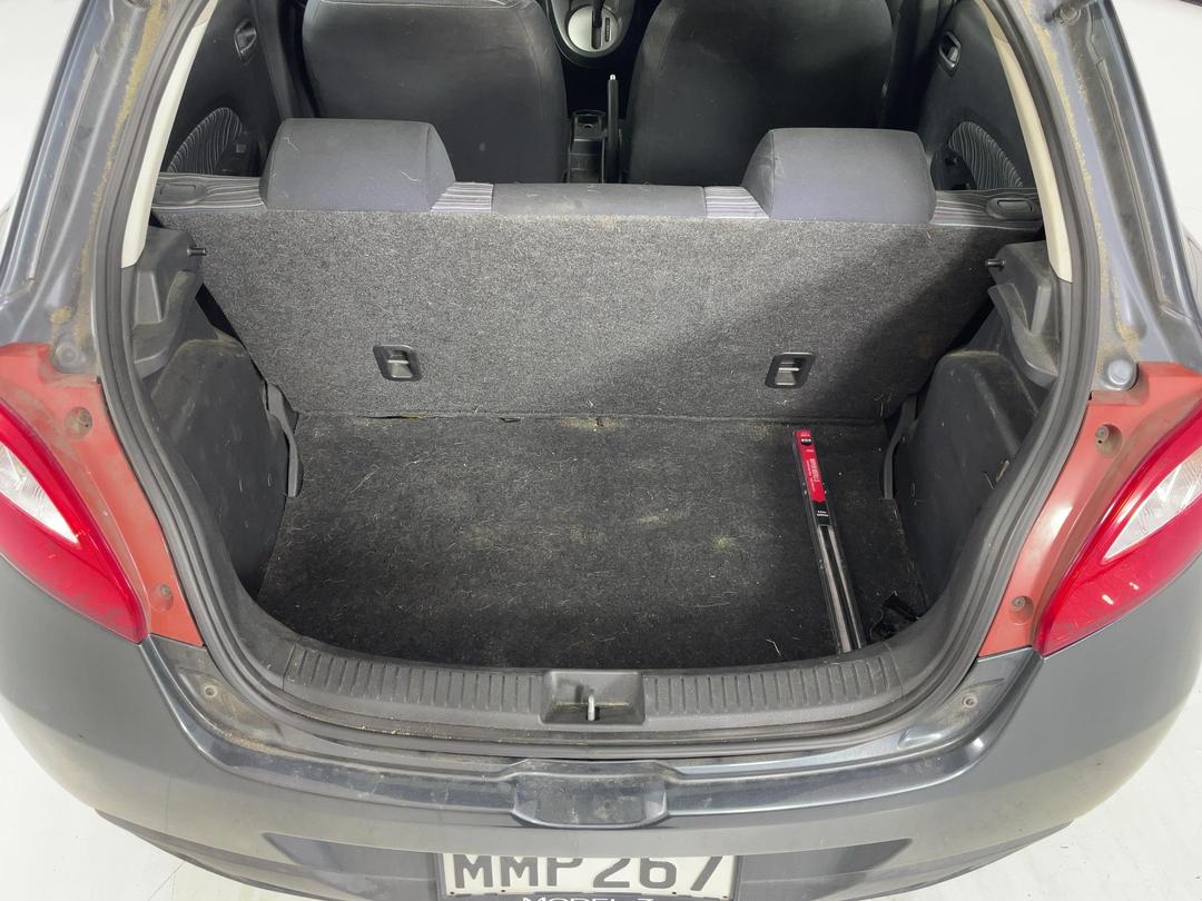Photo '12' of Mazda Demio