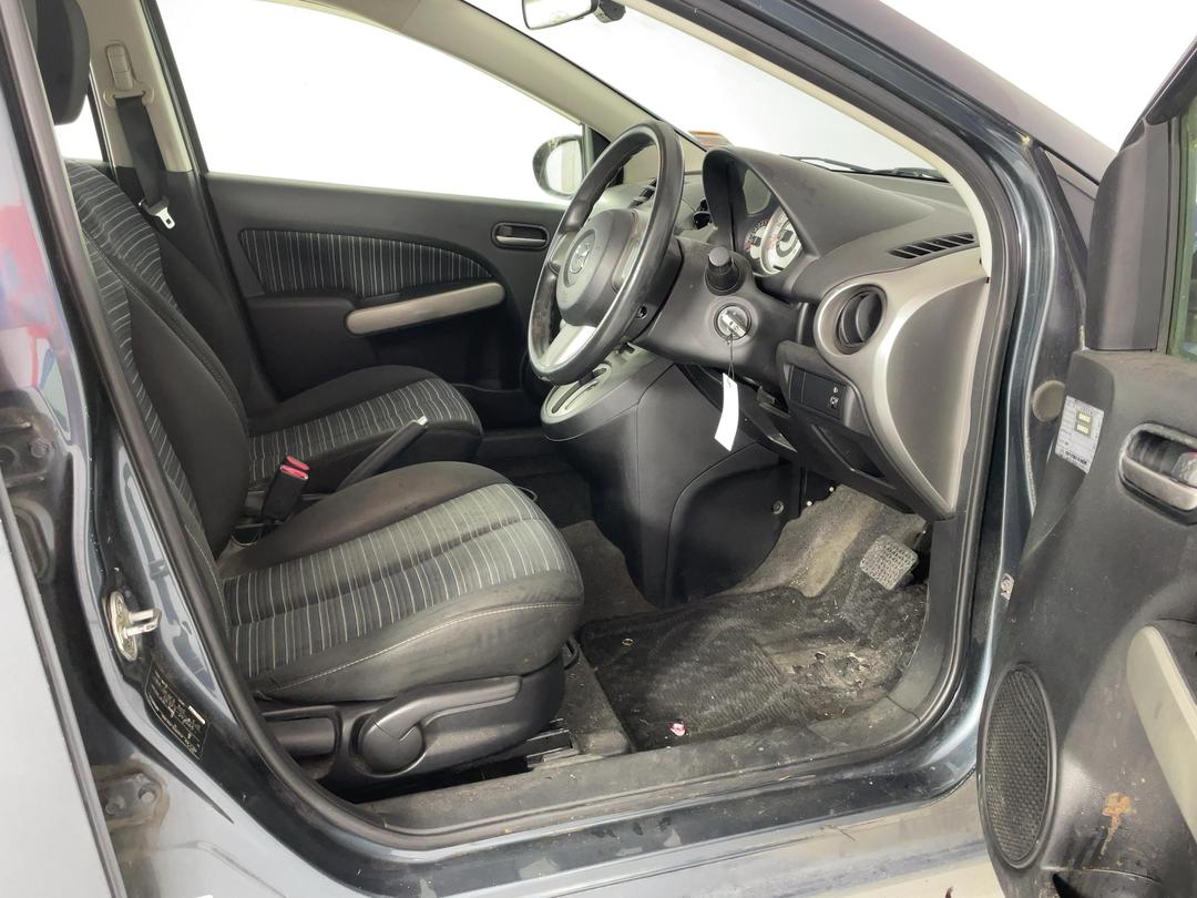 Photo '14' of Mazda Demio