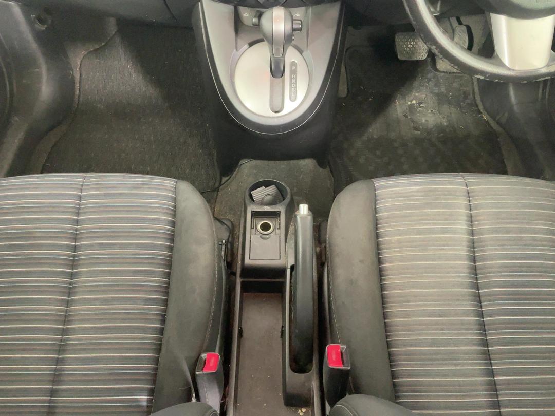Photo '16' of Mazda Demio