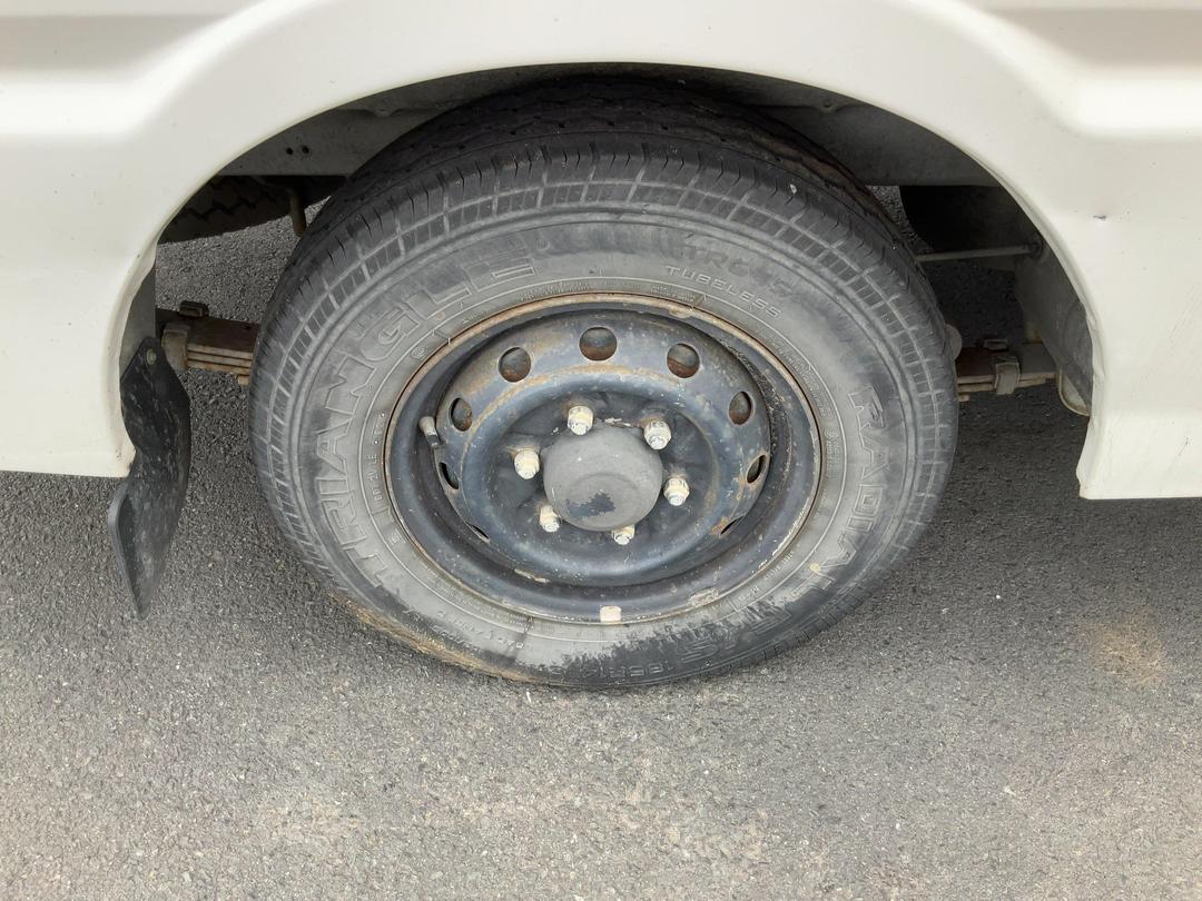 Photo '9' of Mazda E2000 LWB EGI