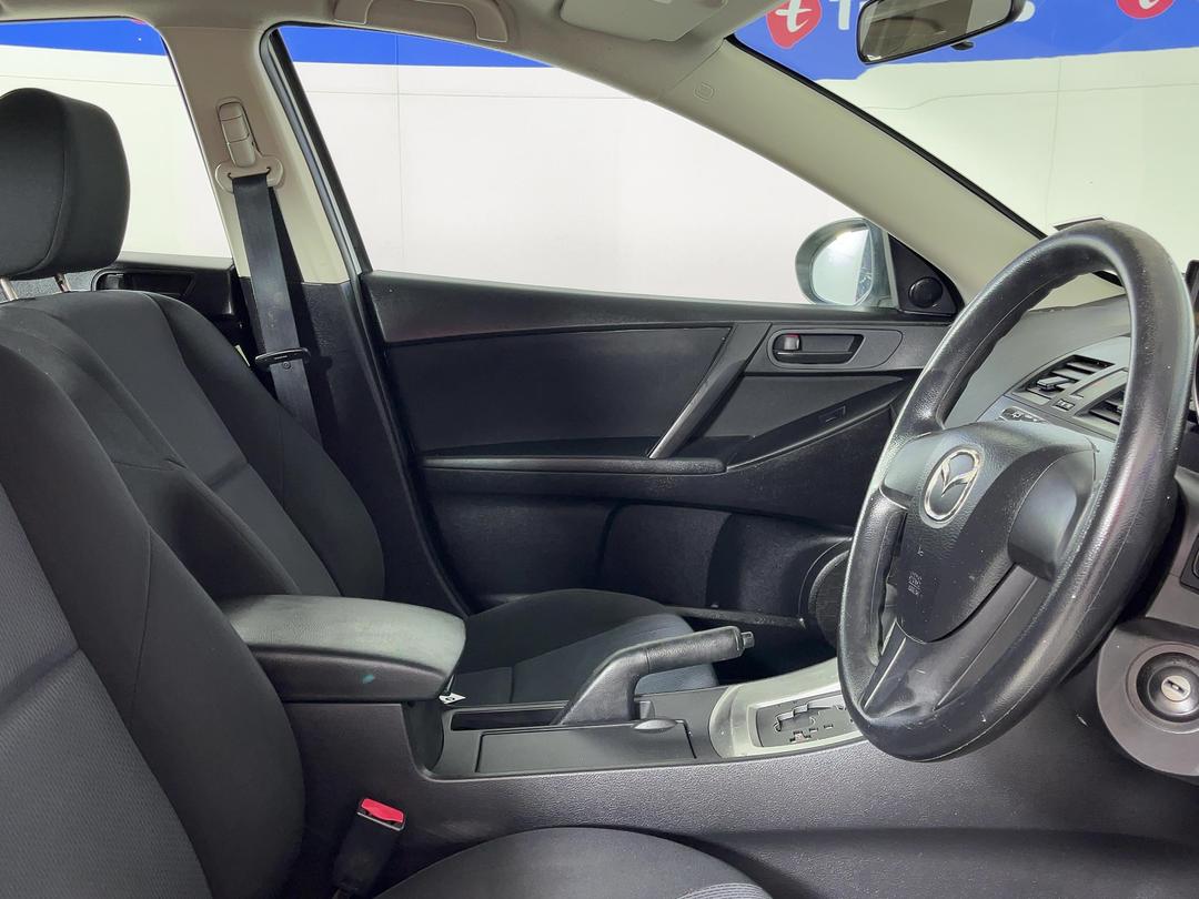 Photo '16' of Mazda Mazda3