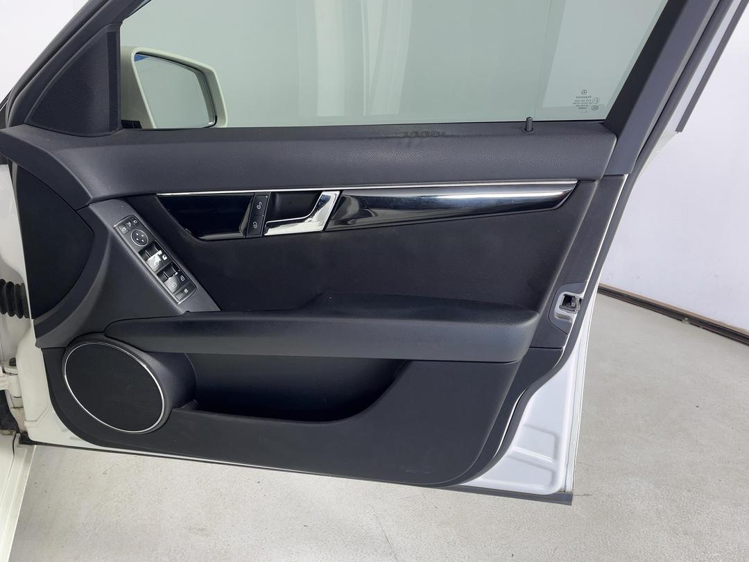 Photo '15' of Mercedes-Benz C-Class