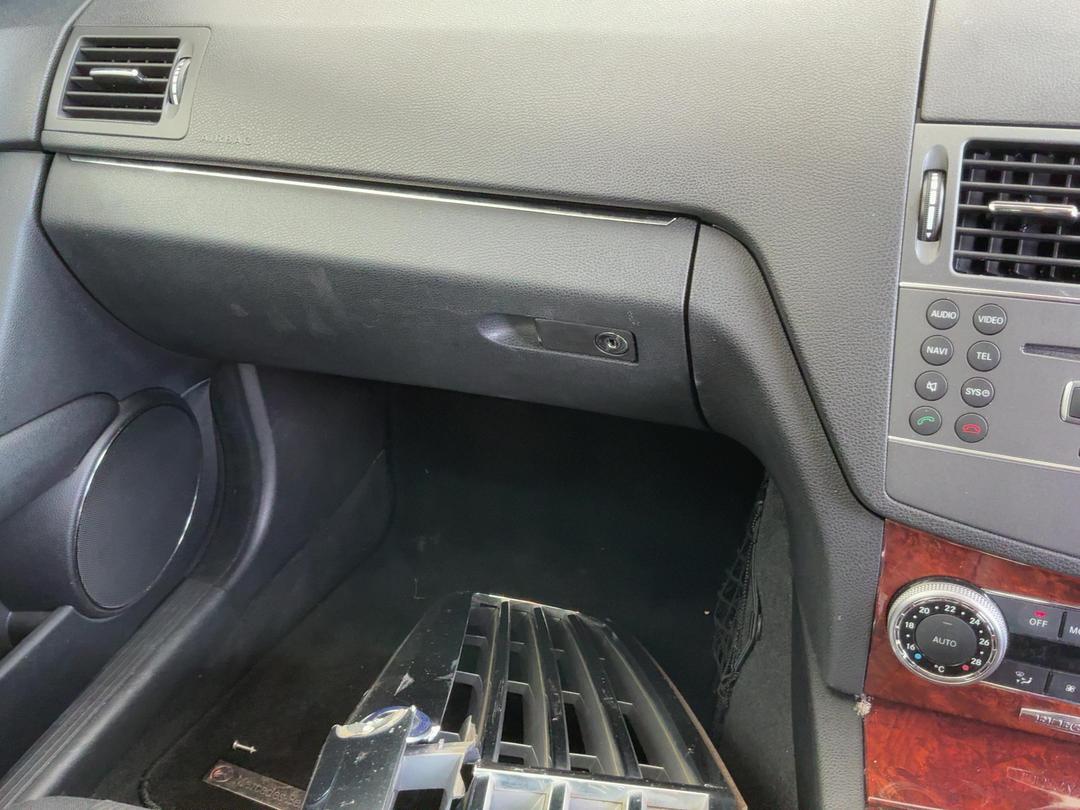 Photo '20' of Mercedes-Benz C200