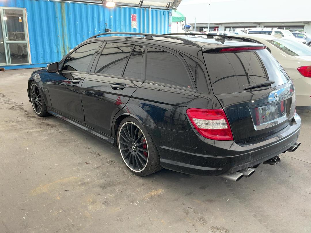 Photo '13' of Mercedes-Benz C63 AMG Photo '13' of Mercedes-Benz C63 AMG