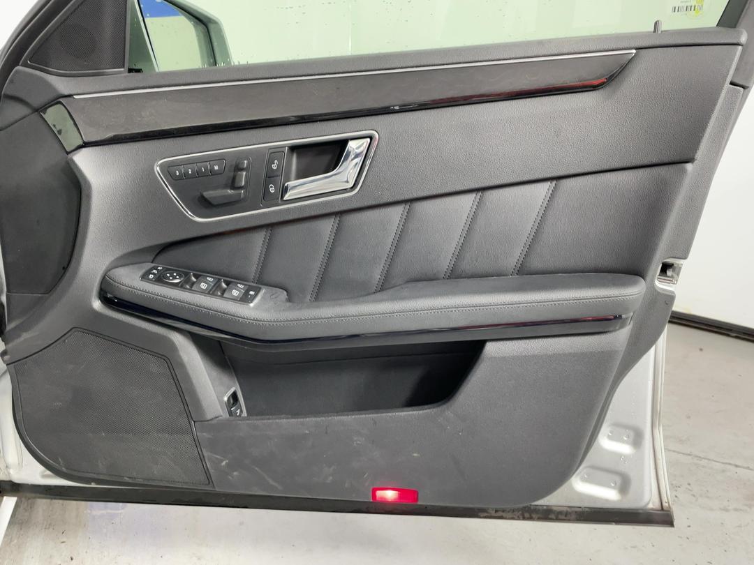 Photo '15' of Mercedes-Benz E-Class