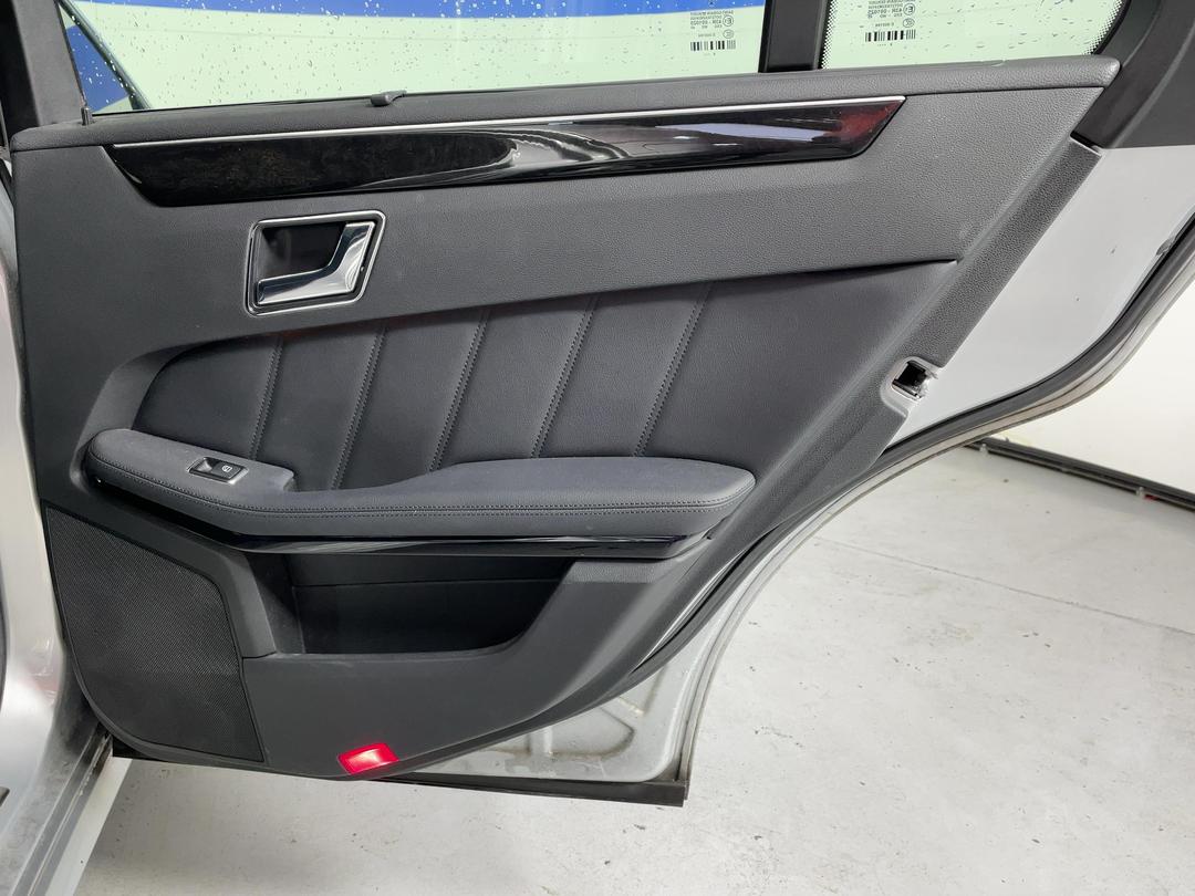 Photo '19' of Mercedes-Benz E-Class