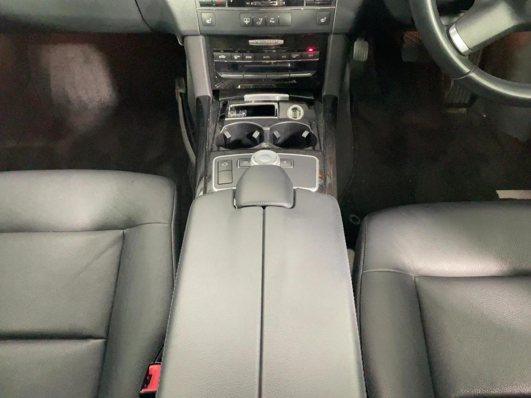 Photo '18' of Mercedes-Benz E-Class