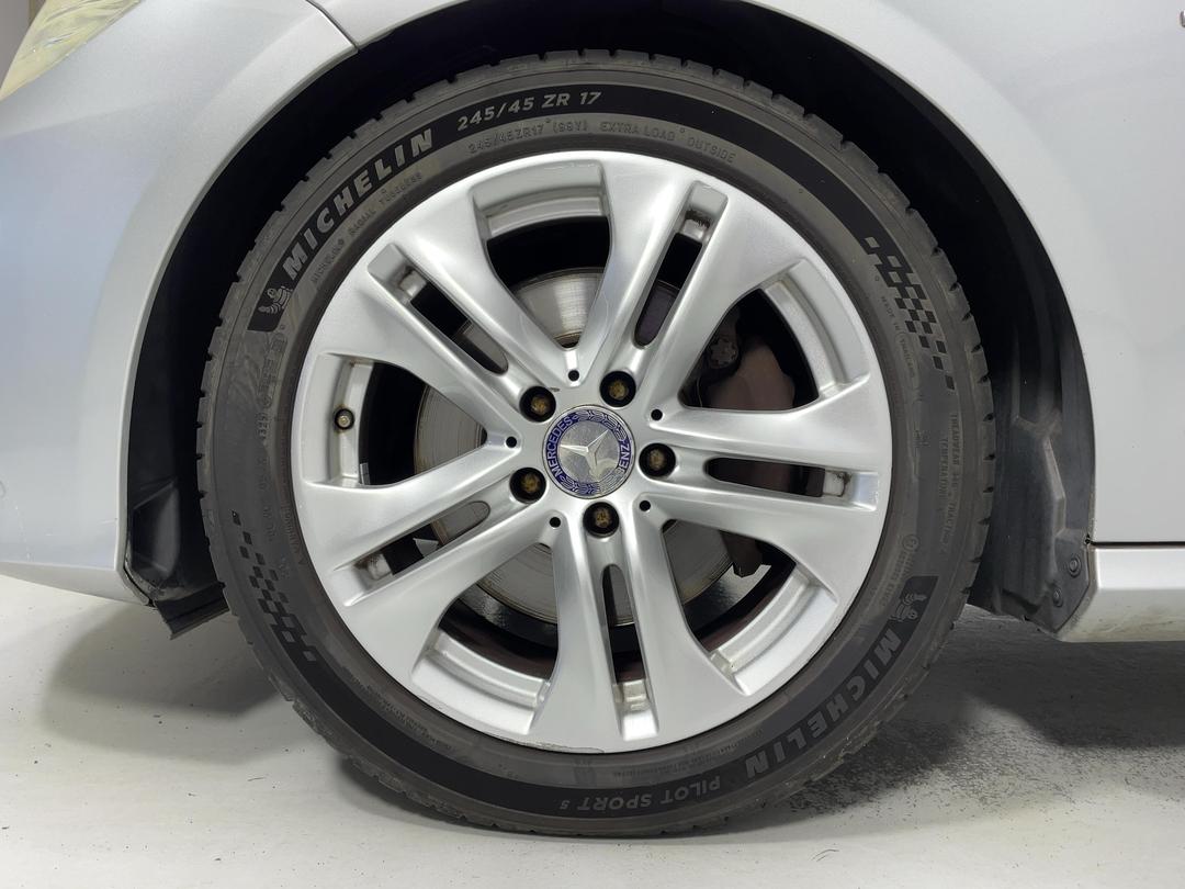 Photo '6' of Mercedes-Benz E-Class E350 Bluetec Photo '6' of Mercedes-Benz E-Class E350 Bluetec