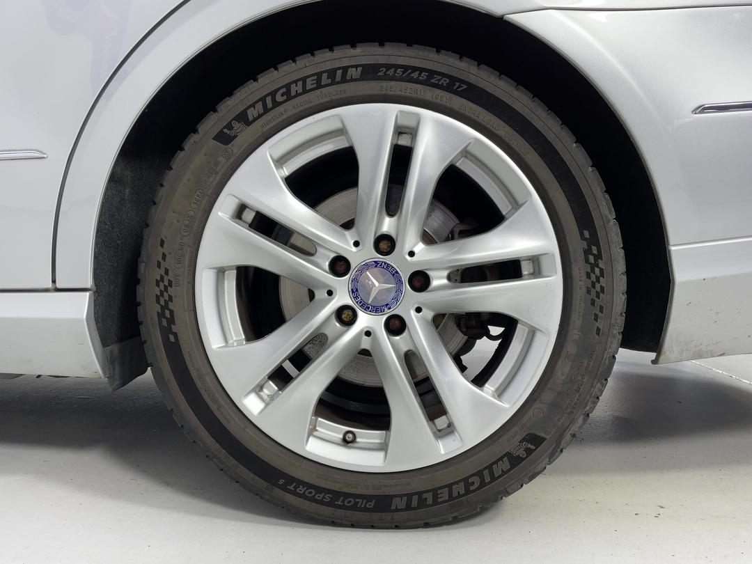 Photo '11' of Mercedes-Benz E-Class E350 Bluetec Photo '11' of Mercedes-Benz E-Class E350 Bluetec