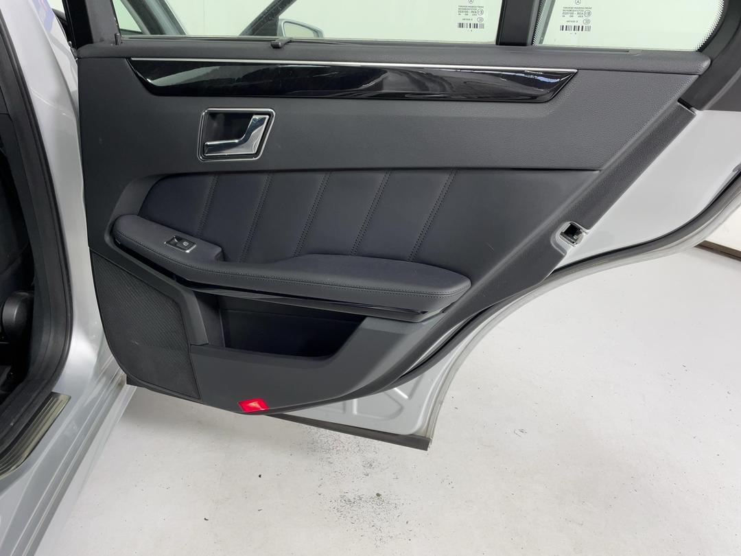 Photo '15' of Mercedes-Benz E-Class E350 Bluetec Photo '15' of Mercedes-Benz E-Class E350 Bluetec