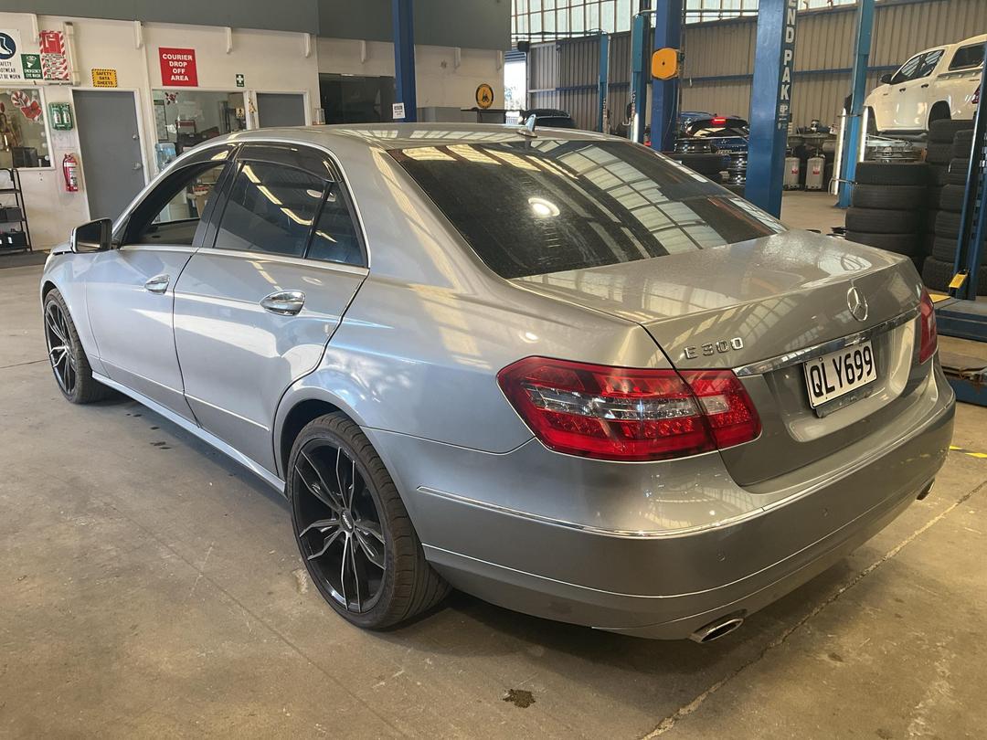 Photo '5' of Mercedes-Benz E300