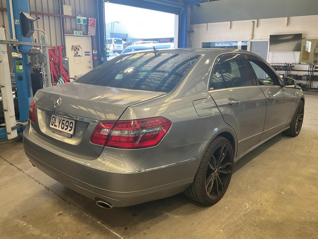 Photo '4' of Mercedes-Benz E300