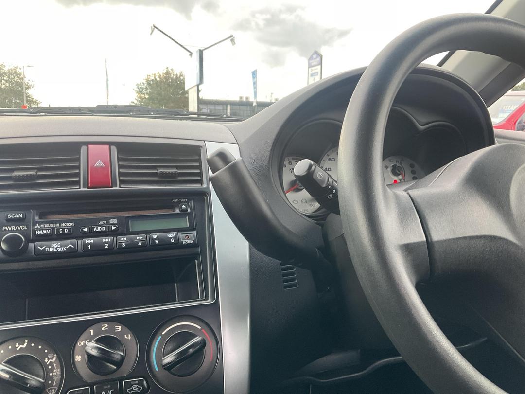 Photo '18' of Mitsubishi Colt