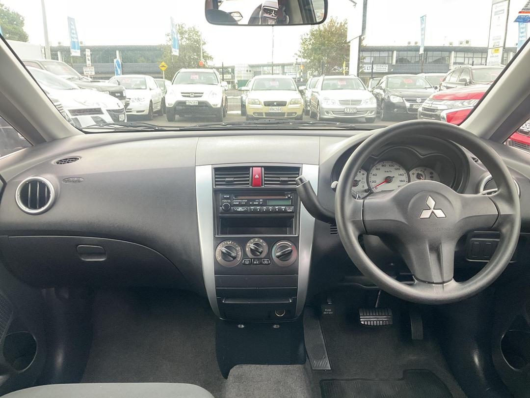 Photo '17' of Mitsubishi Colt