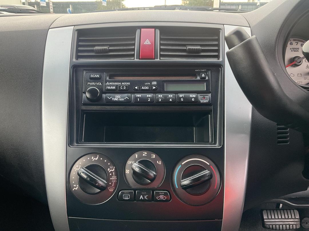 Photo '31' of Mitsubishi Colt