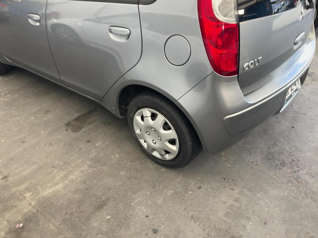 Photo '10' of Mitsubishi Colt Photo '10' of Mitsubishi Colt