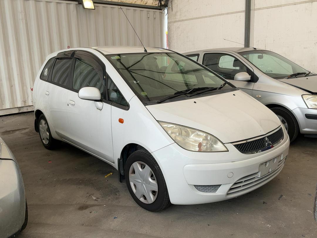 Photo '3' of Mitsubishi Colt Photo '3' of Mitsubishi Colt