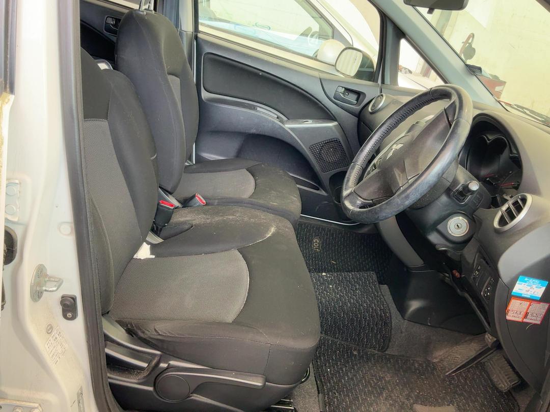 Photo '10' of Mitsubishi Colt Photo '10' of Mitsubishi Colt