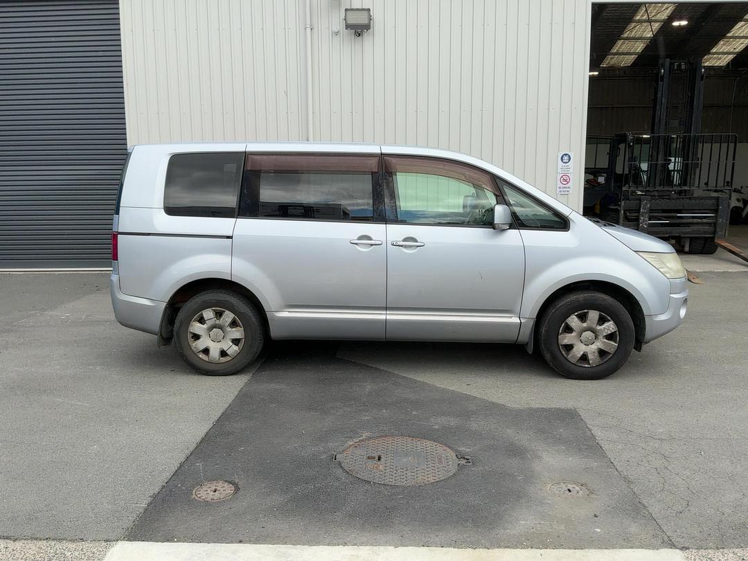Photo '8' of Mitsubishi Delica Photo '8' of Mitsubishi Delica
