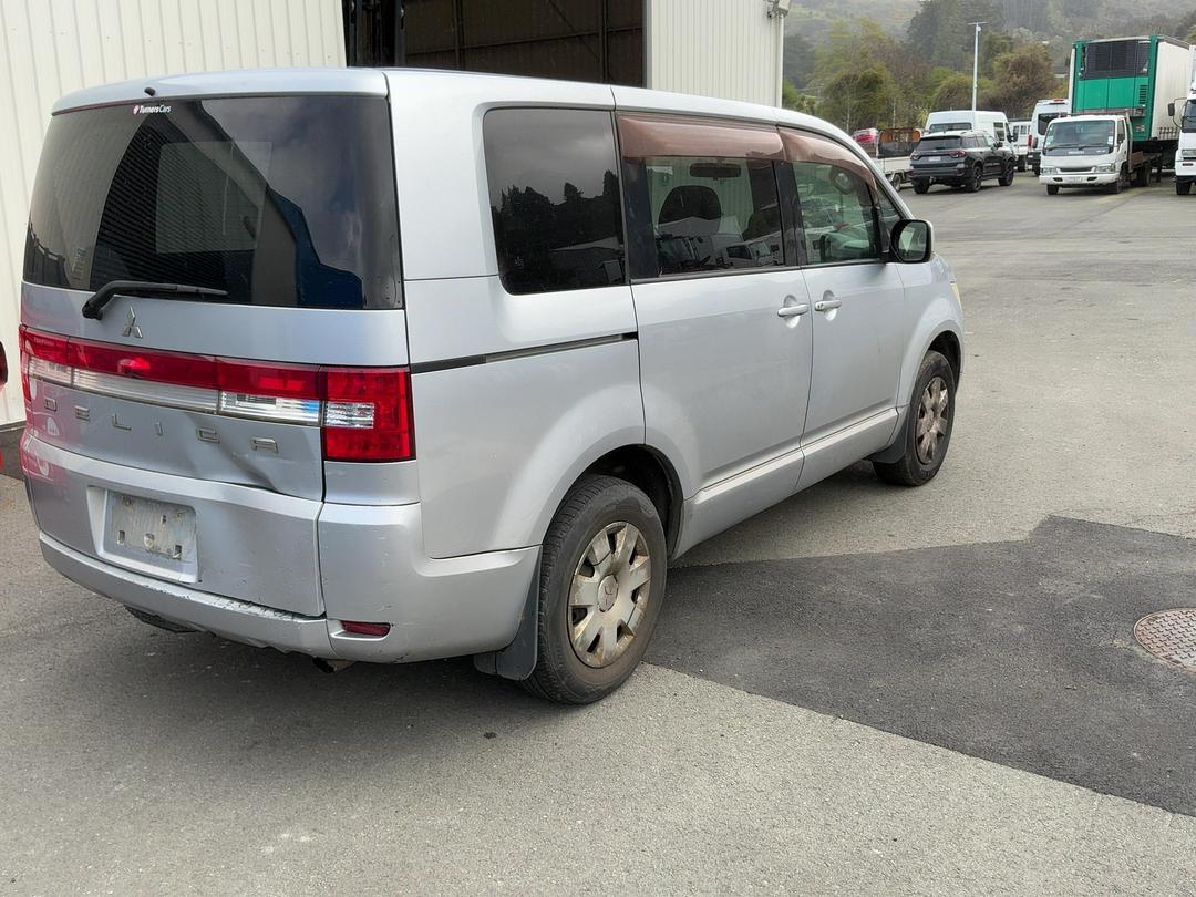 Photo '5' of Mitsubishi Delica Photo '5' of Mitsubishi Delica