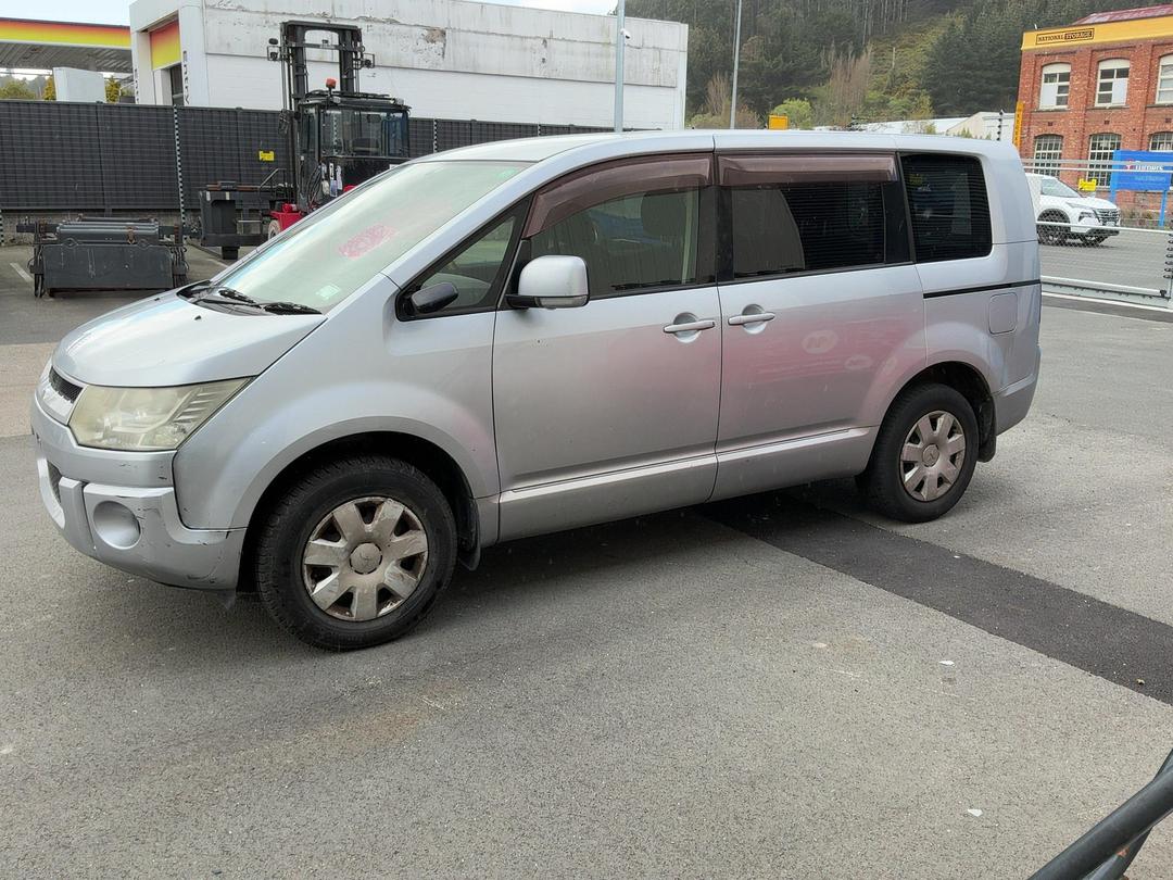 Photo '4' of Mitsubishi Delica Photo '4' of Mitsubishi Delica