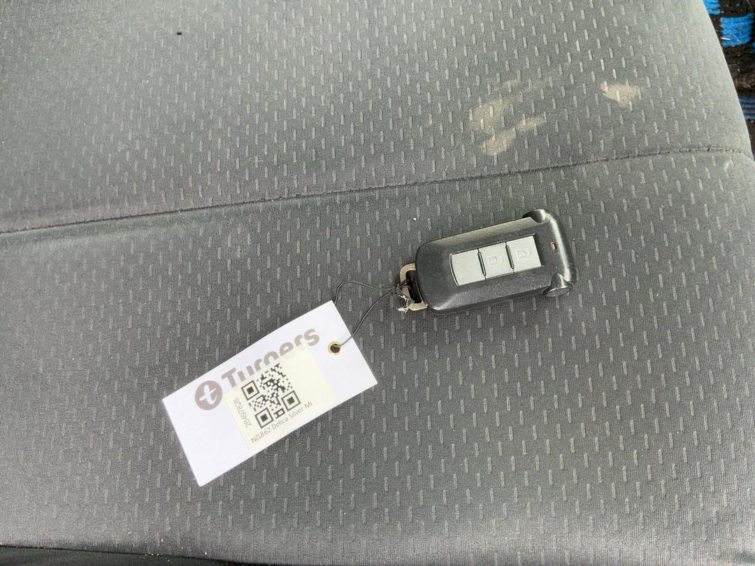 Photo '9' of Mitsubishi Delica Photo '9' of Mitsubishi Delica