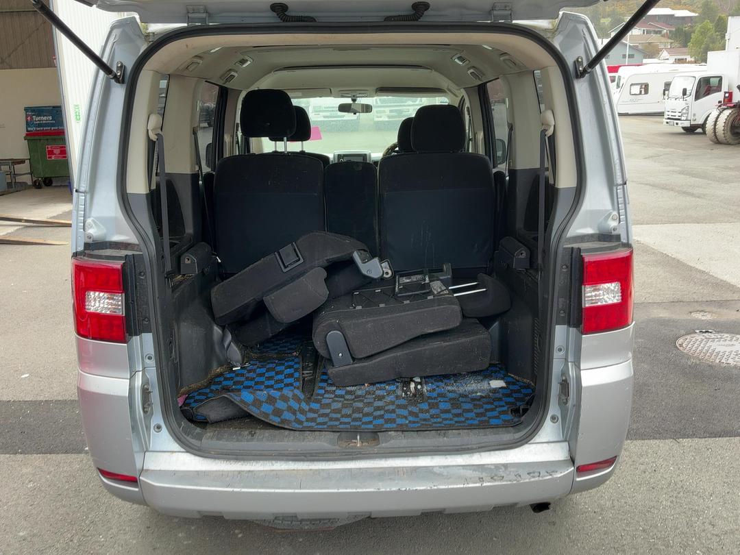 Photo '20' of Mitsubishi Delica Photo '20' of Mitsubishi Delica
