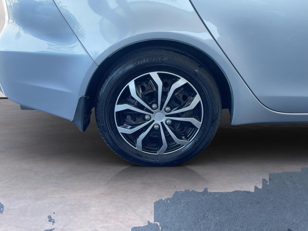 Photo '12' of Mitsubishi Lancer