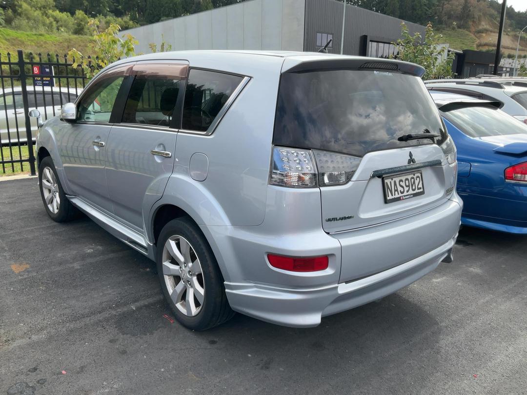 Photo '3' of Mitsubishi Outlander
