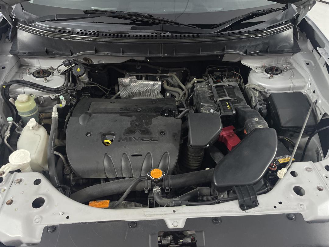 Photo '13' of Mitsubishi Outlander