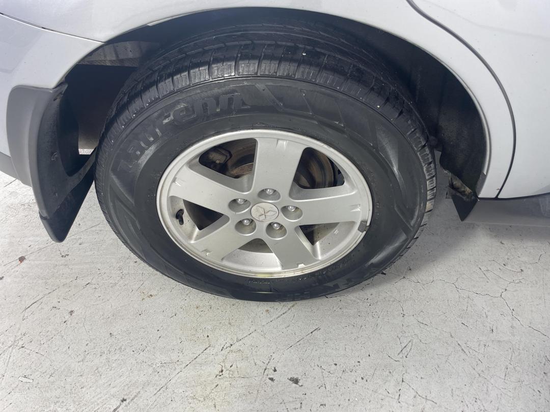 Photo '12' of Mitsubishi Outlander