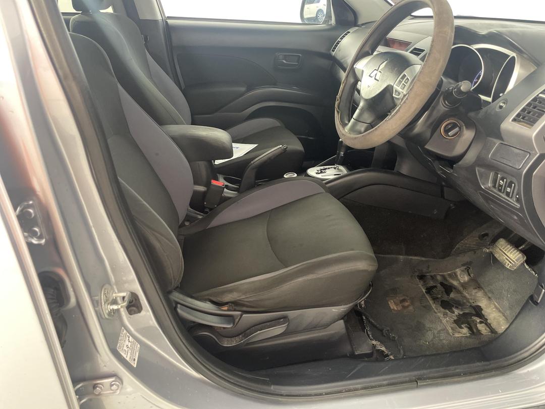 Photo '16' of Mitsubishi Outlander