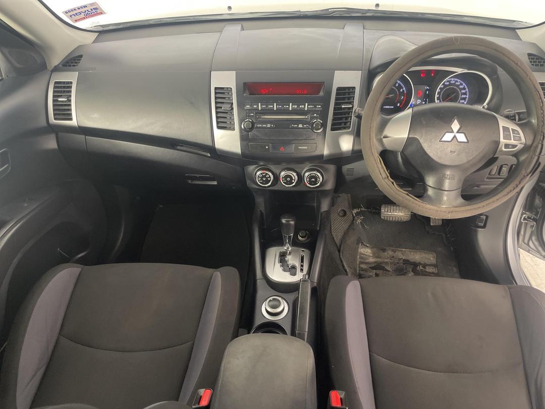 Photo '17' of Mitsubishi Outlander