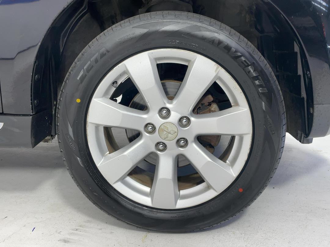 Photo '9' of Mitsubishi Outlander
