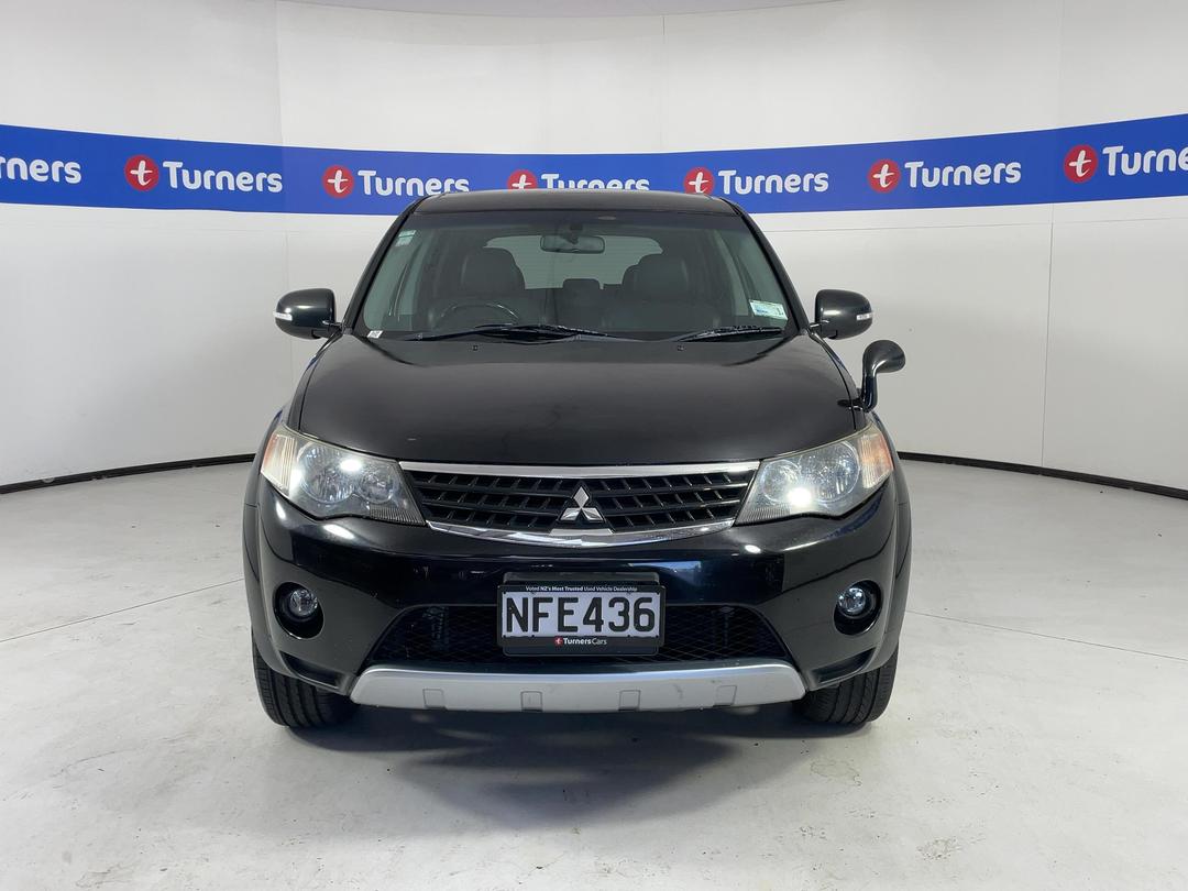 Photo '2' of Mitsubishi Outlander