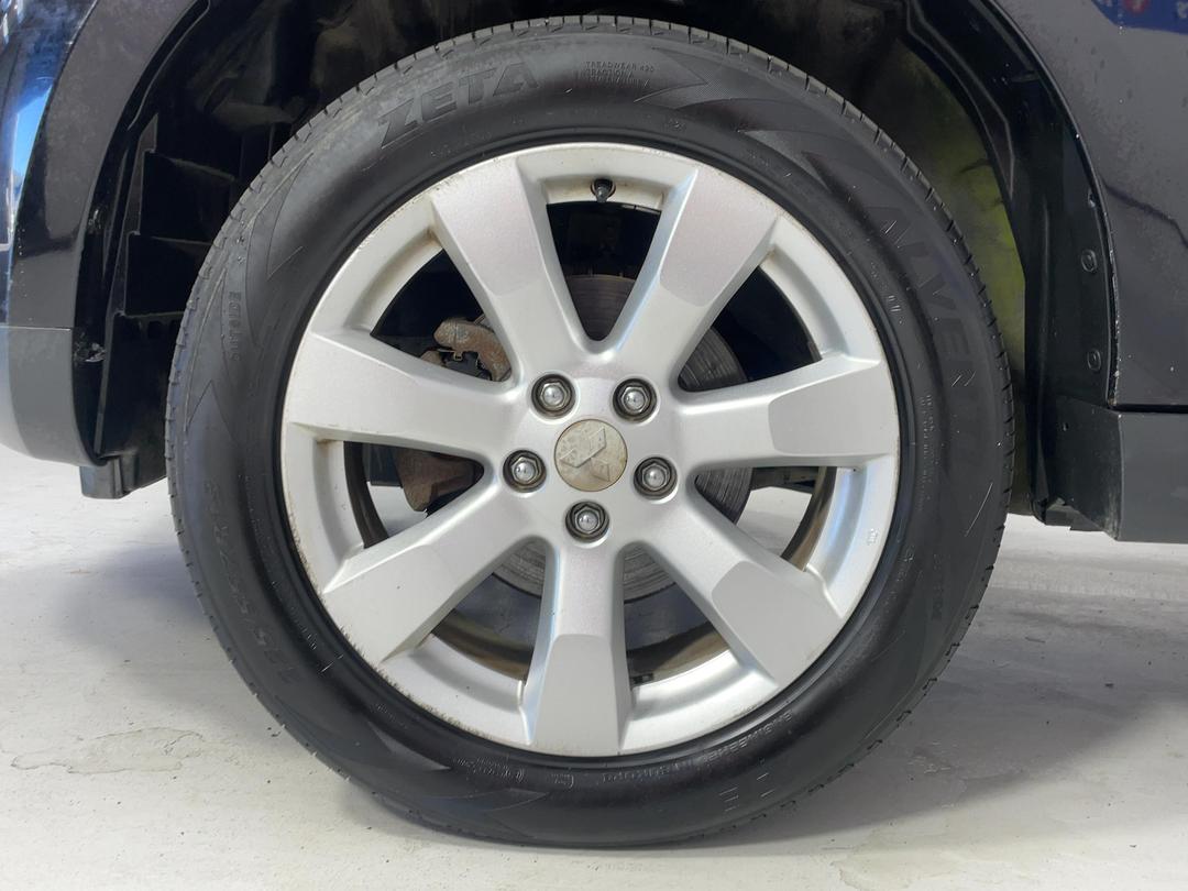 Photo '10' of Mitsubishi Outlander