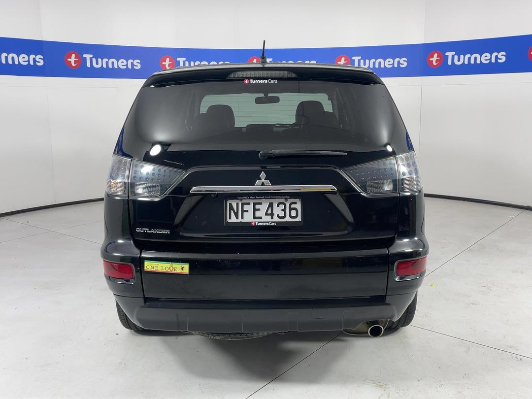 Photo '6' of Mitsubishi Outlander
